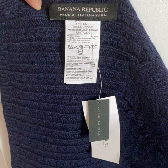 Brand new Banana Republic Merino wool scarf - Picture 4 of 5